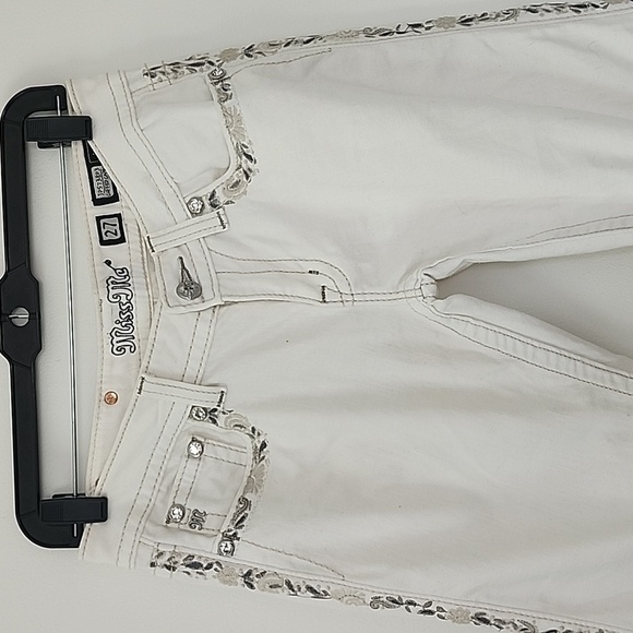 Miss Me Low Rise Denim Capri embellished in white Size 27 - Picture 2 of 12